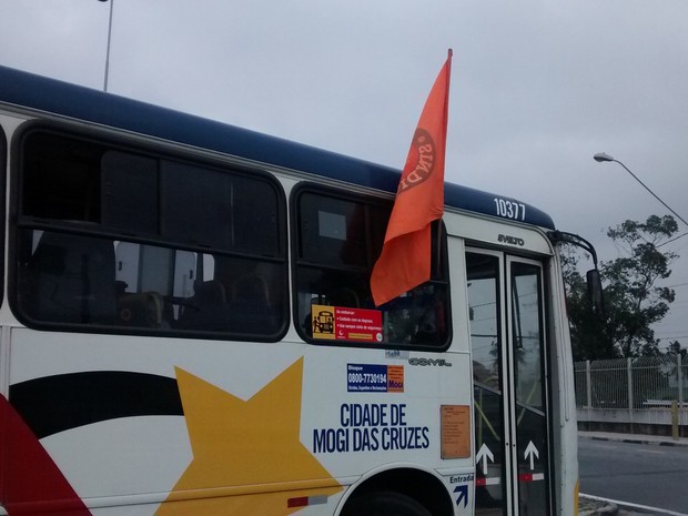 Protesto de Funcionários Paralisa Circulação de Ônibus em Mogi